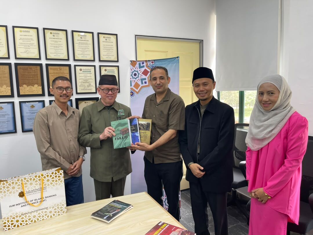 Disambut Baik di IIUM  (International Islamic University of Malaysia.   Rusydi Sulaiman: Malaysian Hospitality Begins with Us.