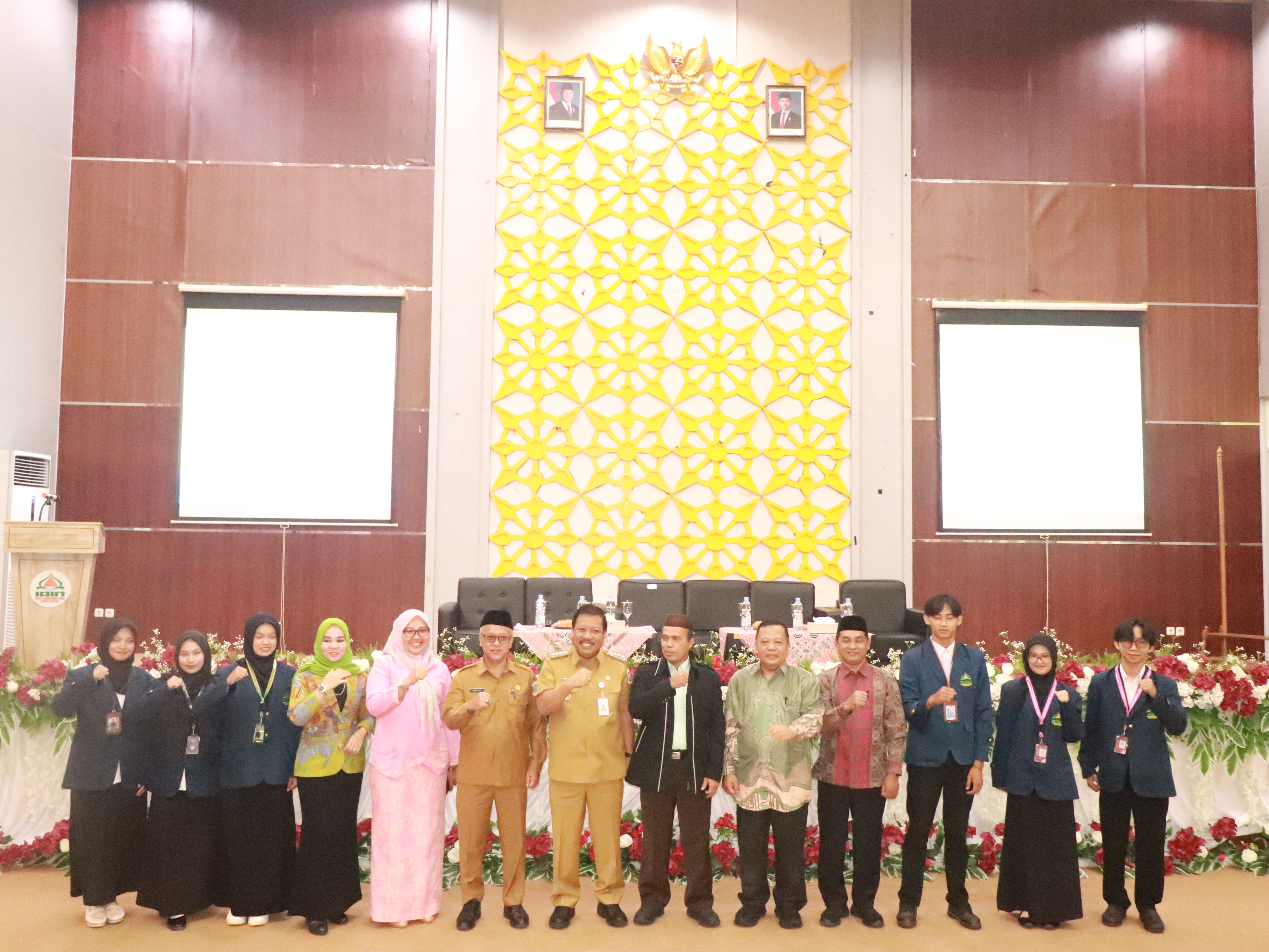 FDKI IAIN SAS Bangka Belitung Bekali dan Lepas 141 Mahasiswa untuk Praktik Profesi Lapangan. Walikota Pangkalpinang, Prof. Ir. Drs. H. Saparudin, M.T., Ph.D., IPM., ASEAN Eng. berikan materi kepada mahasiswa.