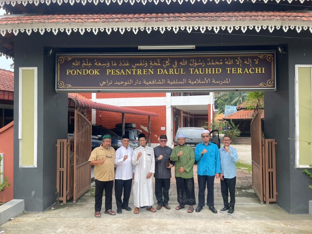MENDALAMI KEKHASAN PESANTREN TRADISIONAL DI MALAYSIA, TIM PENELITI KOLABORASI INTERNASIONAL FDKI IAIN SAS BABEL KUNJUNGI PONDOK PESANTREN DARUL TAUHID, TERACHI
