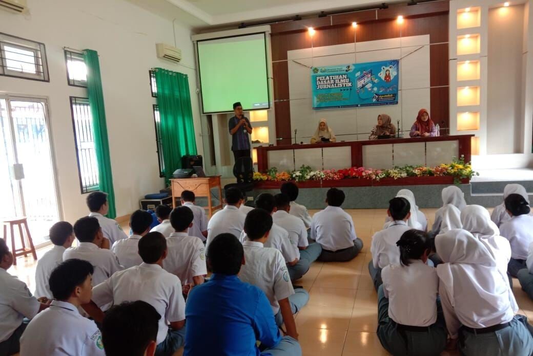 Prodi Jurnalistik Islam Laksanakan PKM, Berikan Pelatihan Dasar Ilmu Jurnalistik ke Siswa SMA