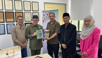 Disambut Baik di IIUM  (International Islamic University of Malaysia.   Rusydi Sulaiman: Malaysian Hospitality Begins with Us.