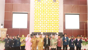 FDKI IAIN SAS Bangka Belitung Bekali dan Lepas 141 Mahasiswa untuk Praktik Profesi Lapangan. Walikota Pangkalpinang, Prof. Ir. Drs. H. Saparudin, M.T., Ph.D., IPM., ASEAN Eng. berikan materi kepada mahasiswa.