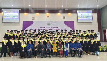 Mahasiswa FDKI ikuti Wisuda ke-23, Dekan dan Wakil Dekan Fakultas serta para dosen FDKI turut mendampingi para mahasiswa