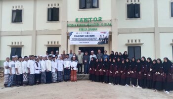 PKM Internasional; Kolaborasi PEKA Malaysia-IAIN SAS BABEL di Pondok Pesantren Al-Islam Kemuja Bangka. Rusydi Sulaiman Ajak  Santri Lebih Terbuka dan Terus berkarya
